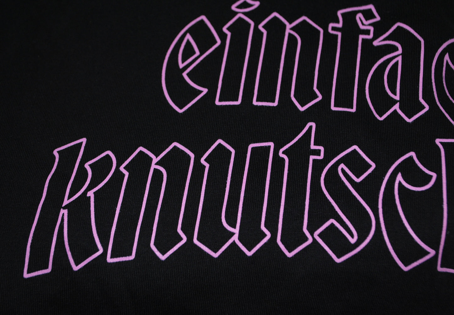 schwarzes einfach knutschen Shirt Outline Close up
