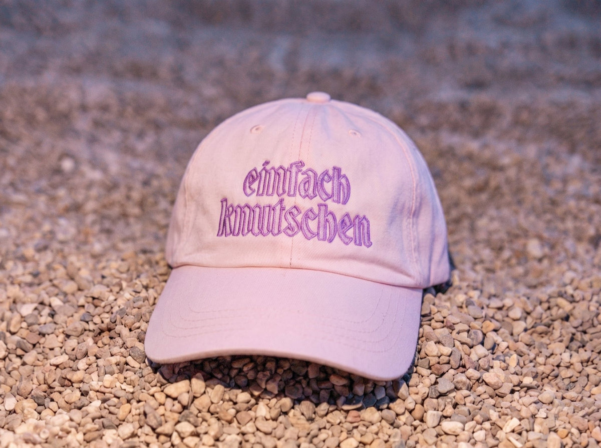 einfach knutschen Dad Cap in Rosa mit Outline Stick