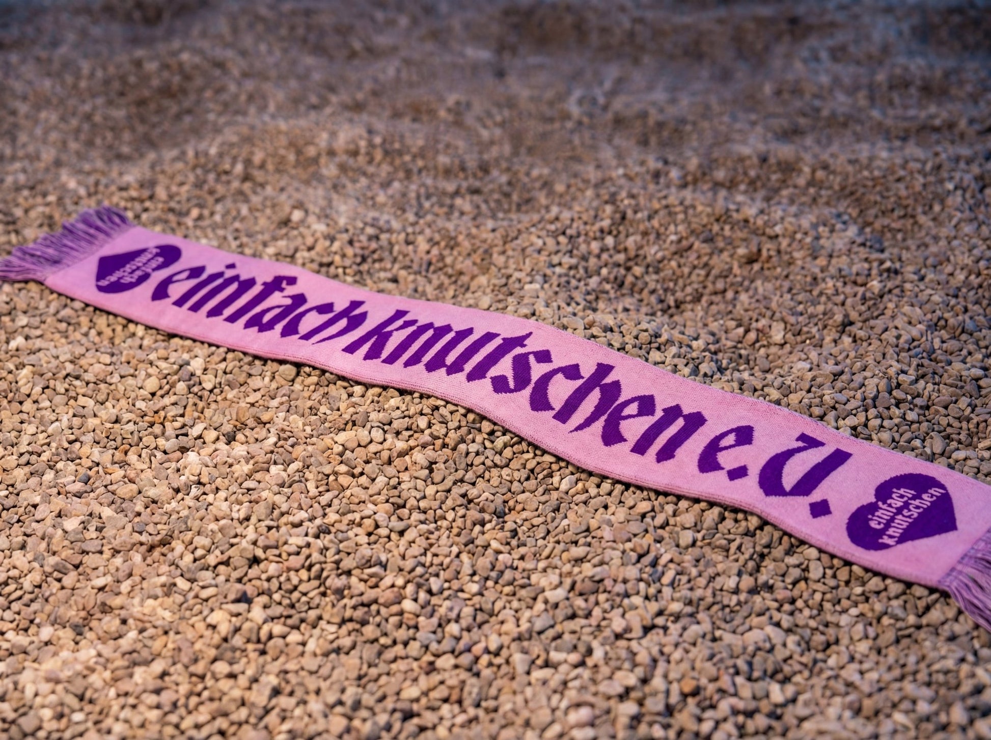 einfach knutschen e.V. Fanschal